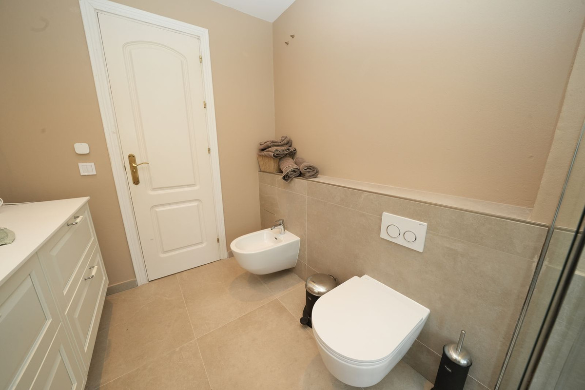 Se vende Villa - Chalet de 5 dormitorios en Costa Del Sol, Málaga, España