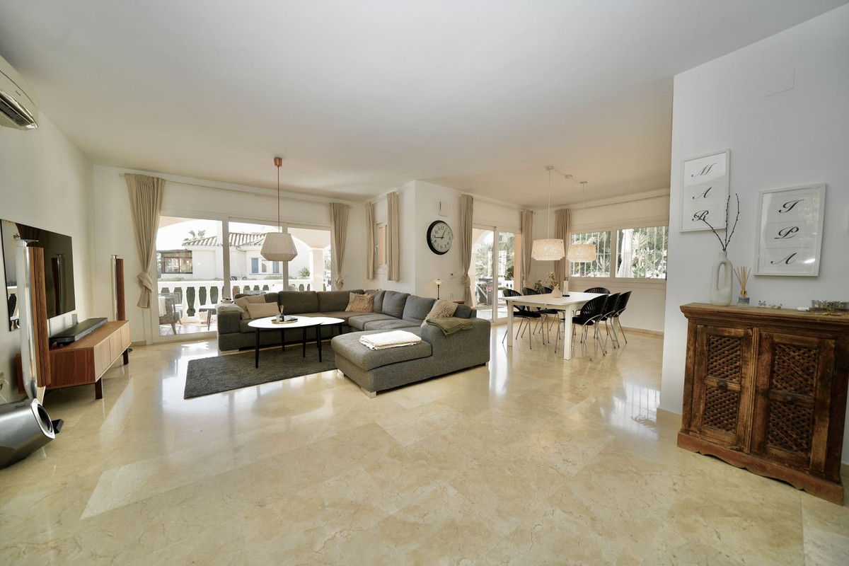 Se vende Villa - Chalet de 5 dormitorios en Costa Del Sol, Málaga, España