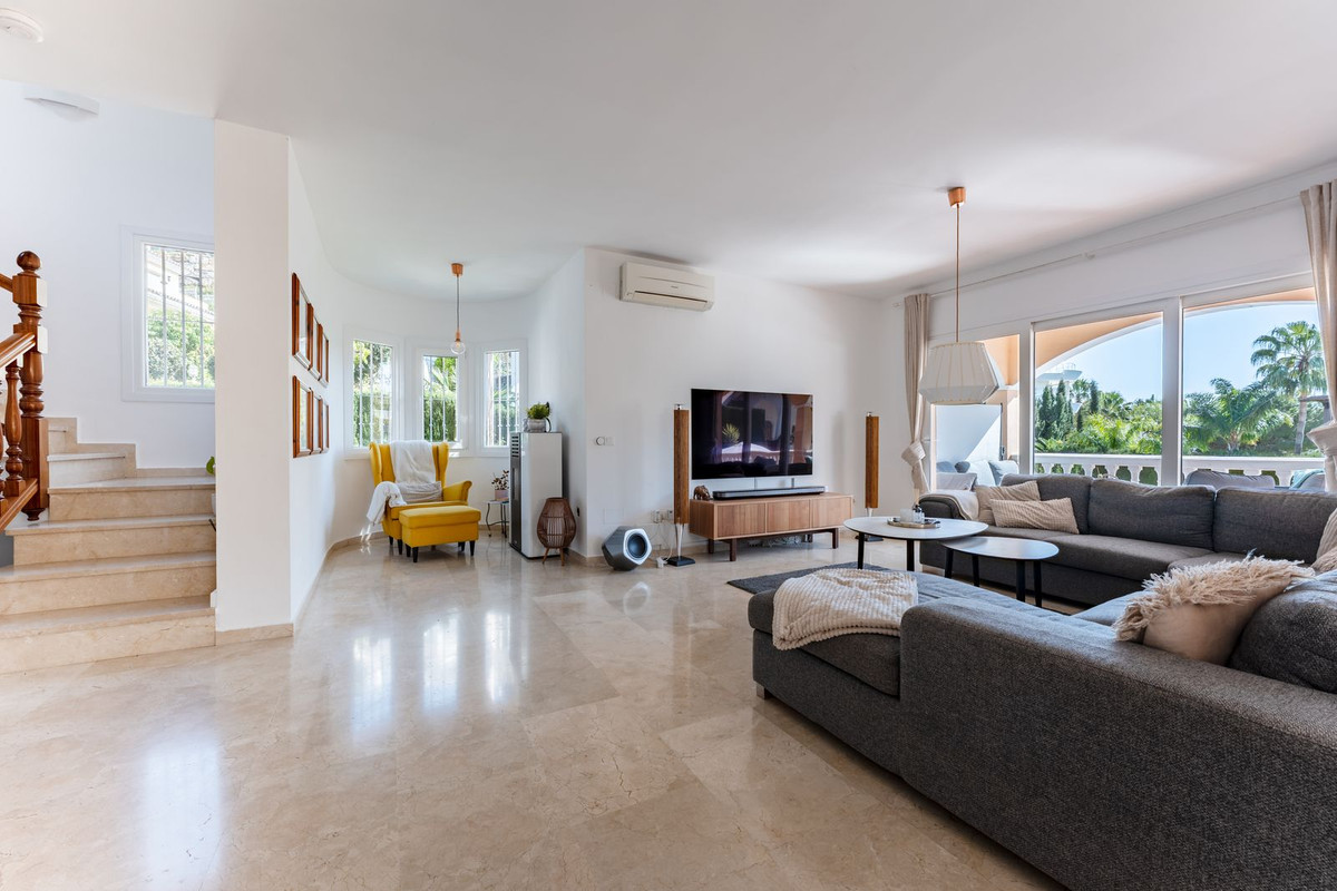 Se vende Villa - Chalet de 5 dormitorios en Costa Del Sol, Málaga, España