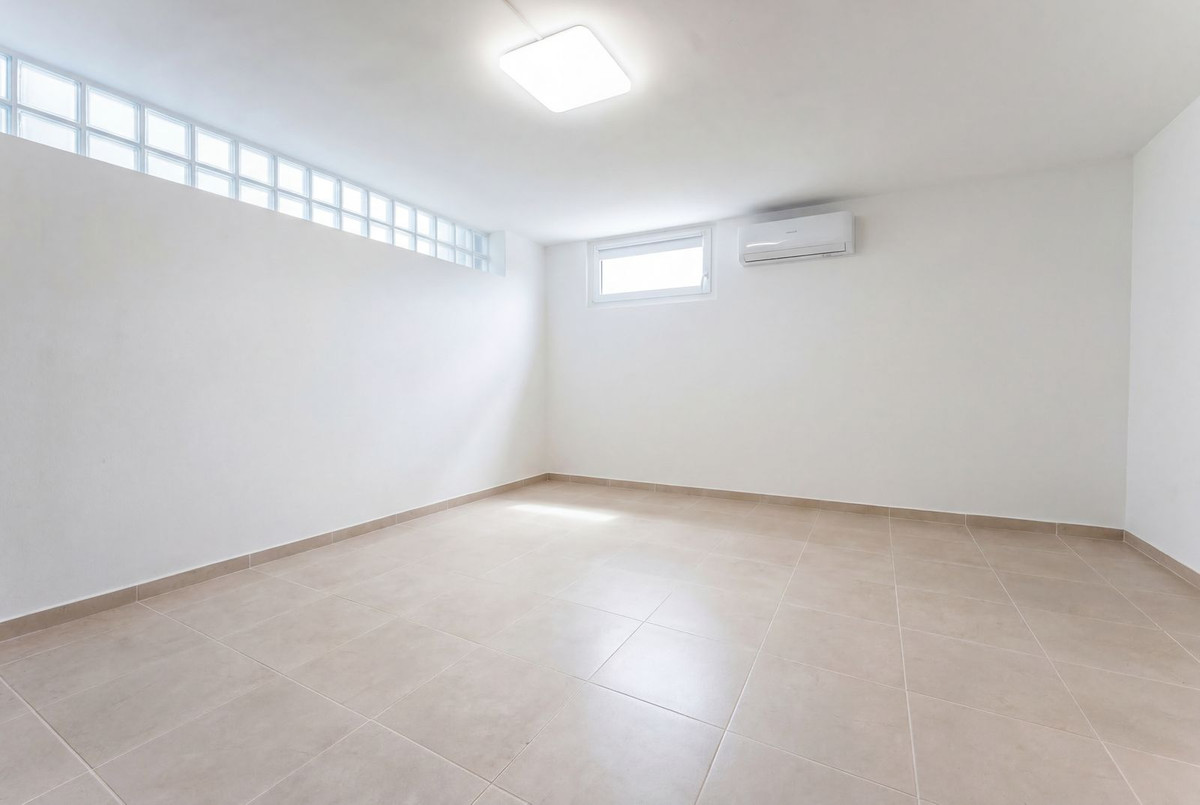 Se vende Villa - Chalet de 5 dormitorios en Costa Del Sol, Málaga, España