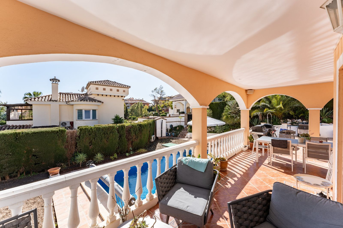 Se vende Villa - Chalet de 5 dormitorios en Costa Del Sol, Málaga, España
