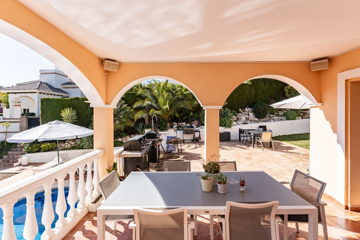 Se vende Villa - Chalet de 5 dormitorios en Costa Del Sol, Málaga, España