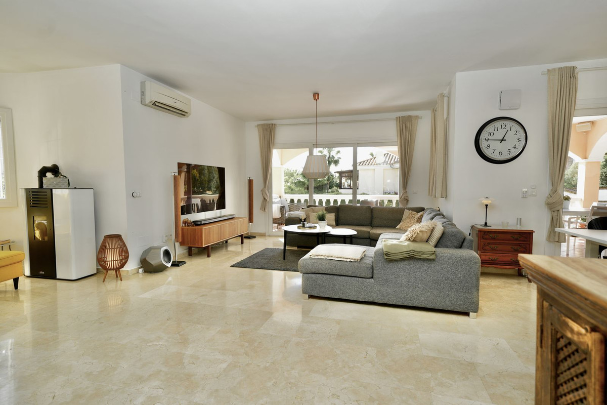 Se vende Villa - Chalet de 5 dormitorios en Costa Del Sol, Málaga, España