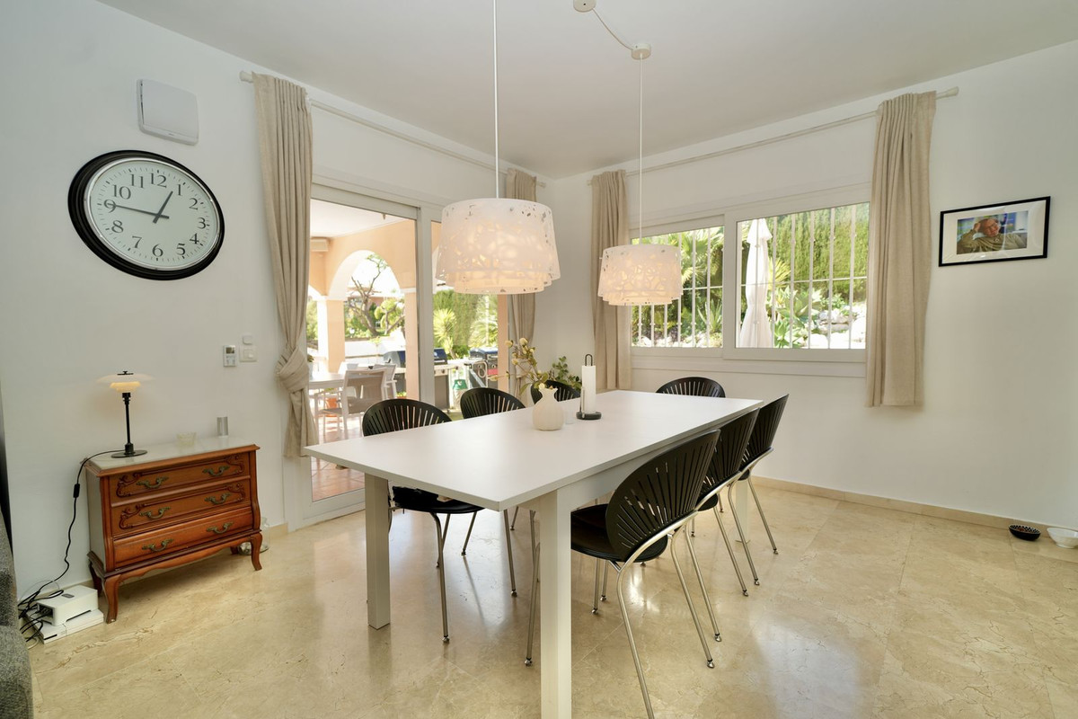 Se vende Villa - Chalet de 5 dormitorios en Costa Del Sol, Málaga, España