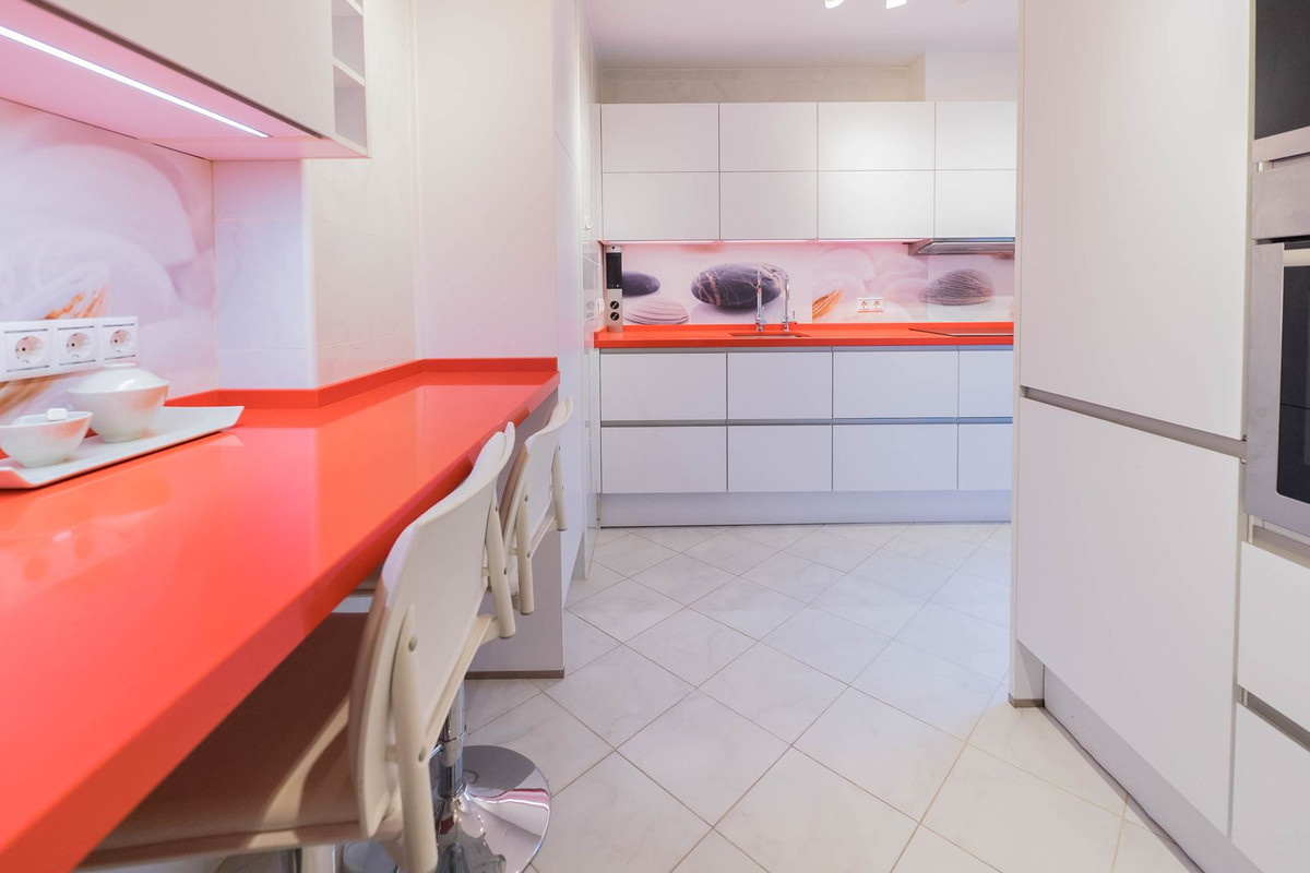 Se vende Apartamento Planta Media de 2 dormitorios en Costa Del Sol, Málaga, España