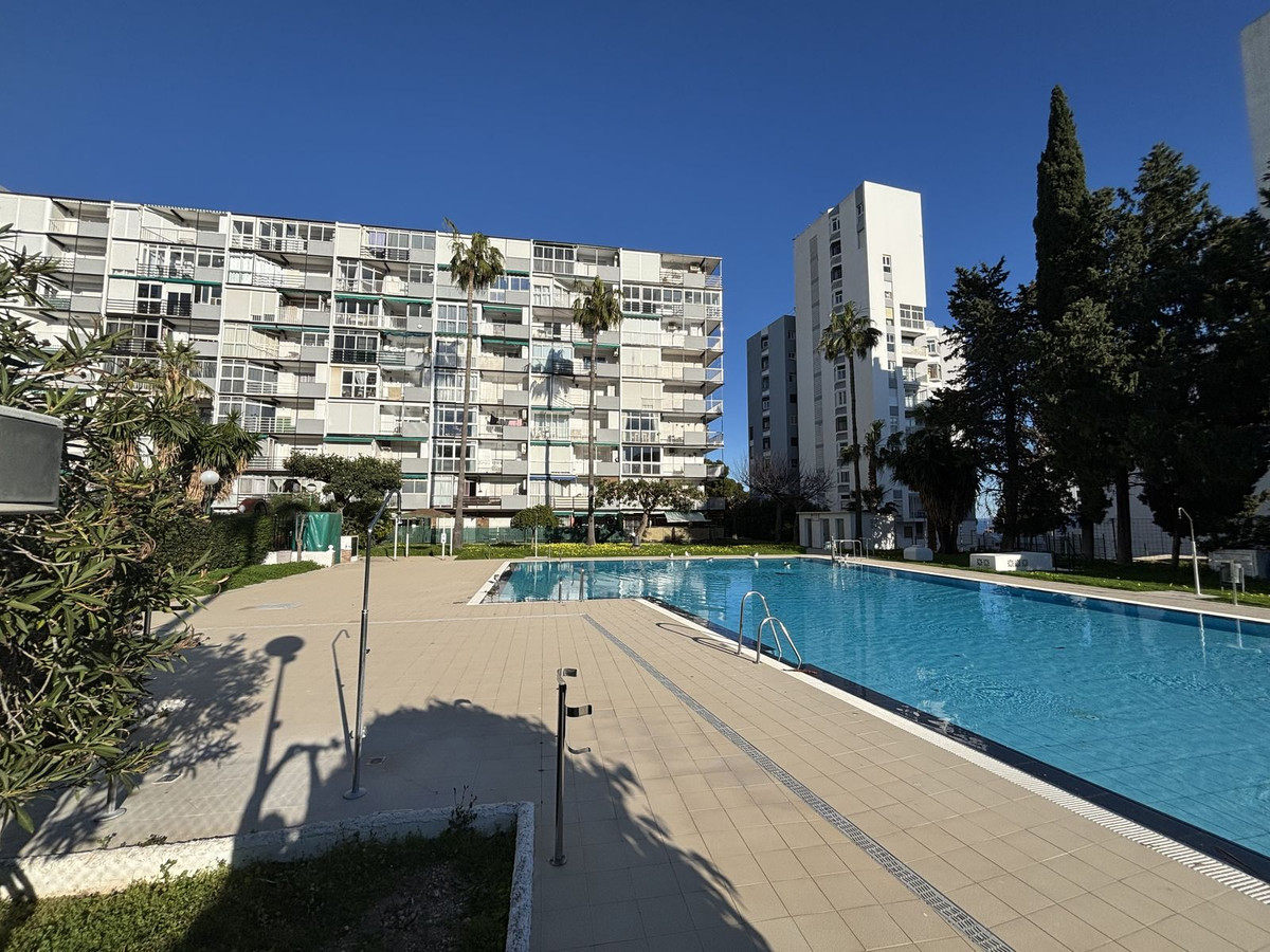 Se vende Apartamento Planta Media de 2 dormitorios en Costa Del Sol, Málaga, España