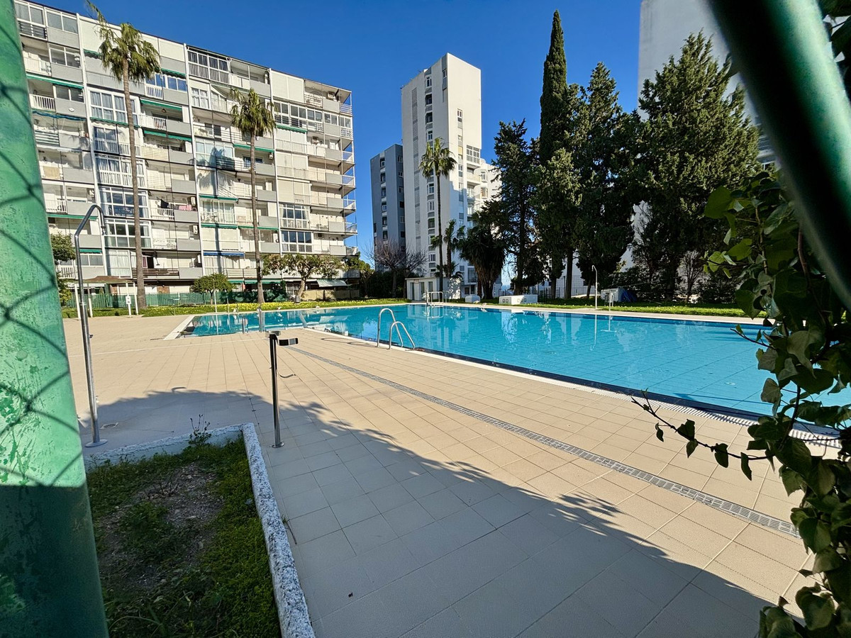Se vende Apartamento Planta Media de 2 dormitorios en Costa Del Sol, Málaga, España