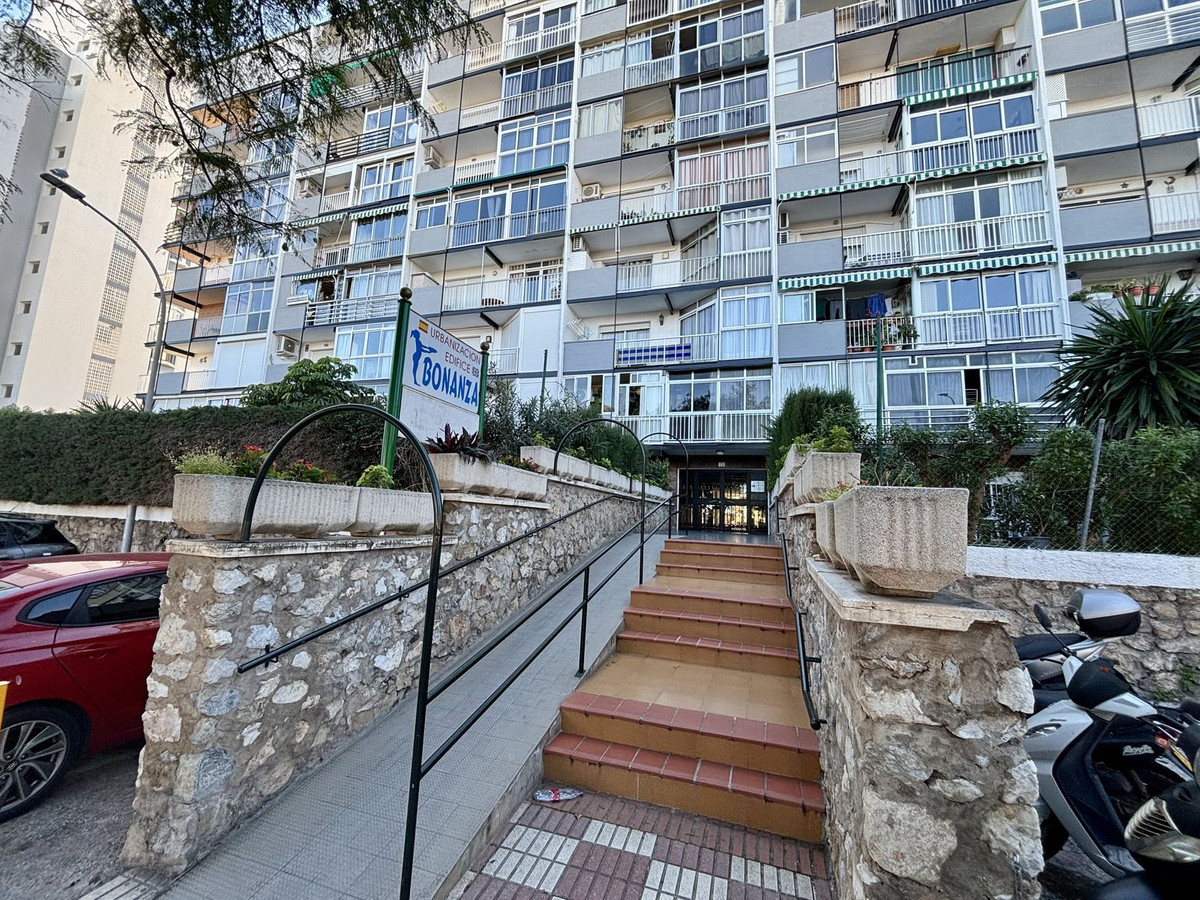Se vende Apartamento Planta Media de 2 dormitorios en Costa Del Sol, Málaga, España