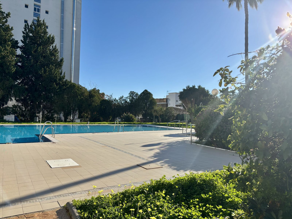 Se vende Apartamento Planta Media de 2 dormitorios en Costa Del Sol, Málaga, España