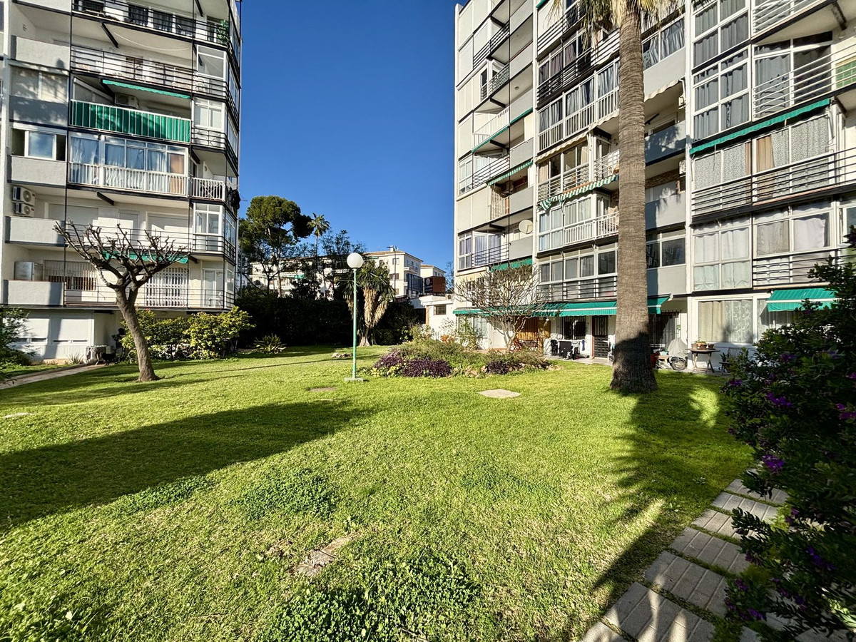 Se vende Apartamento Planta Media de 2 dormitorios en Costa Del Sol, Málaga, España