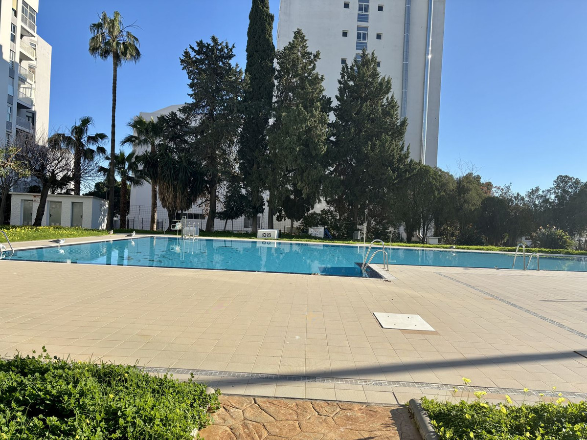 Se vende Apartamento Planta Media de 2 dormitorios en Costa Del Sol, Málaga, España