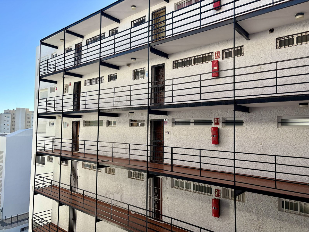 Se vende Apartamento Planta Media de 2 dormitorios en Costa Del Sol, Málaga, España