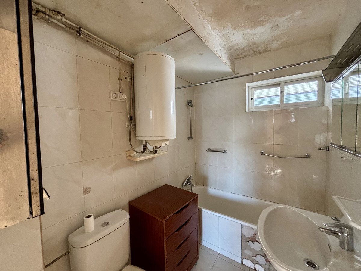 Se vende Apartamento Planta Media de 2 dormitorios en Costa Del Sol, Málaga, España