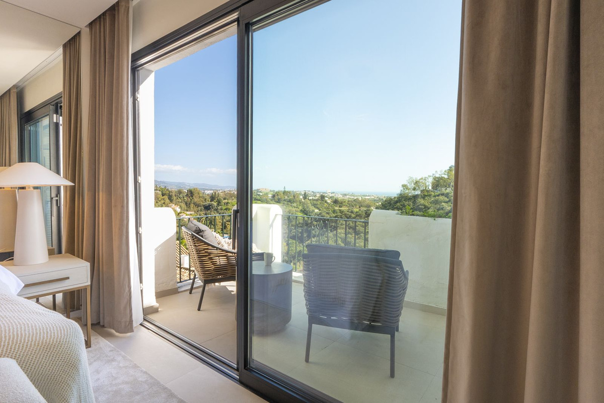3 Bed Apartment for sale in Benahavís Costa Del Sol, Málaga, Spain