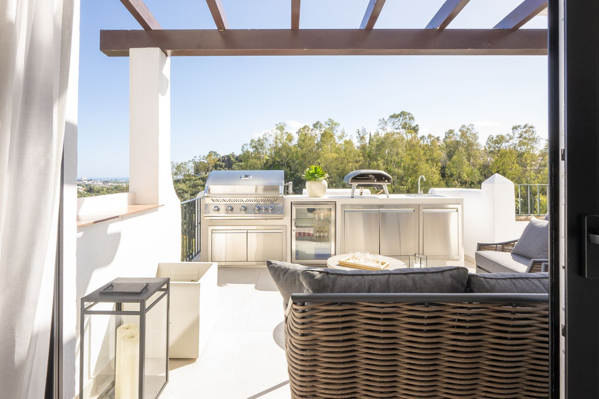 3 Bed Apartment for sale in Benahavís Costa Del Sol, Málaga, Spain