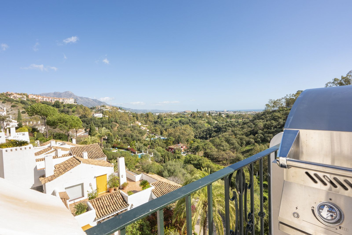 3 Bed Apartment for sale in Benahavís Costa Del Sol, Málaga, Spain