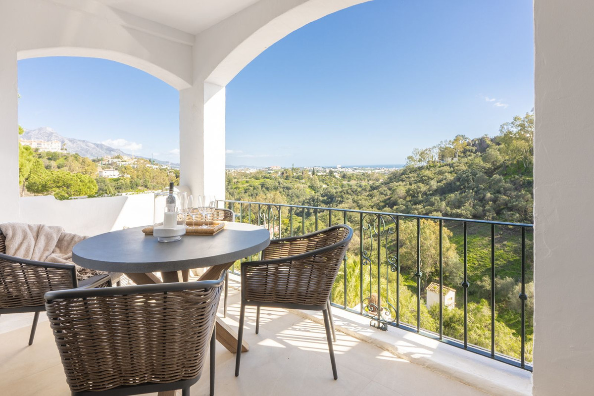 3 Bed Apartment for sale in Benahavís Costa Del Sol, Málaga, Spain