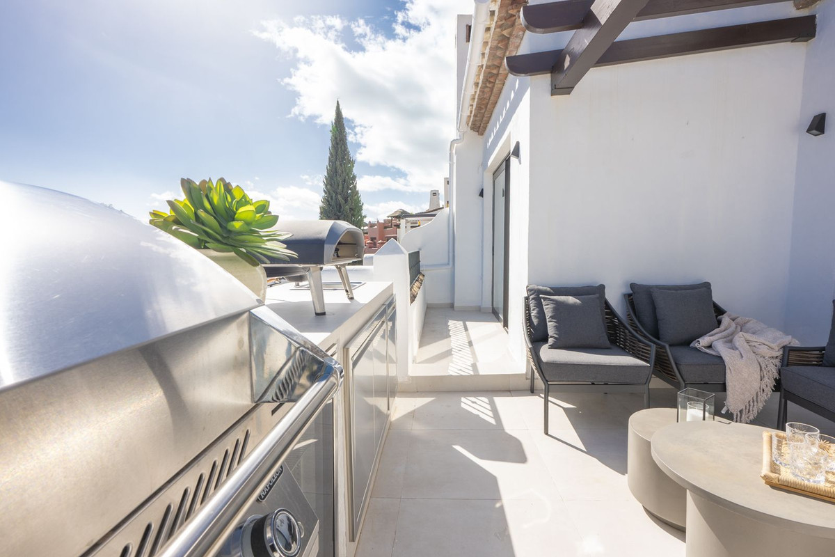 3 Bed Apartment for sale in Benahavís Costa Del Sol, Málaga, Spain