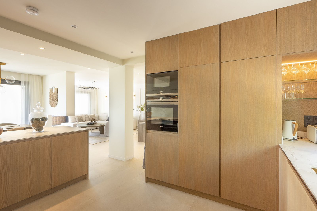 3 Bed Apartment for sale in Benahavís Costa Del Sol, Málaga, Spain