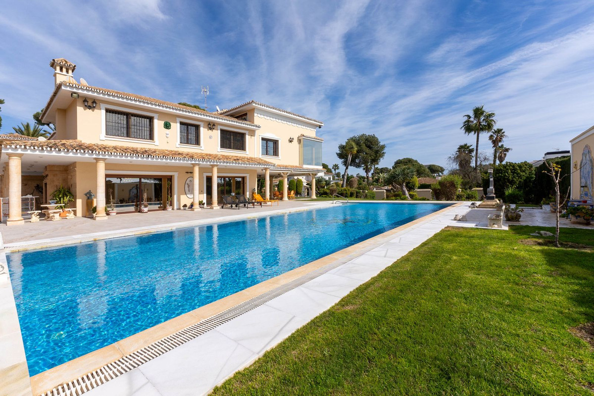 Se vende Villa - Chalet de 7 dormitorios en Costa Del Sol, Málaga, España