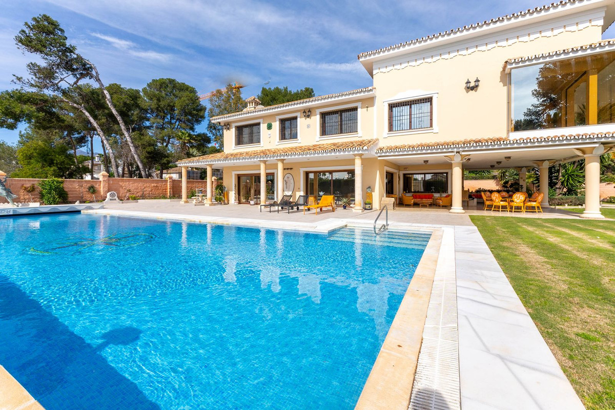 Se vende Villa - Chalet de 7 dormitorios en Costa Del Sol, Málaga, España