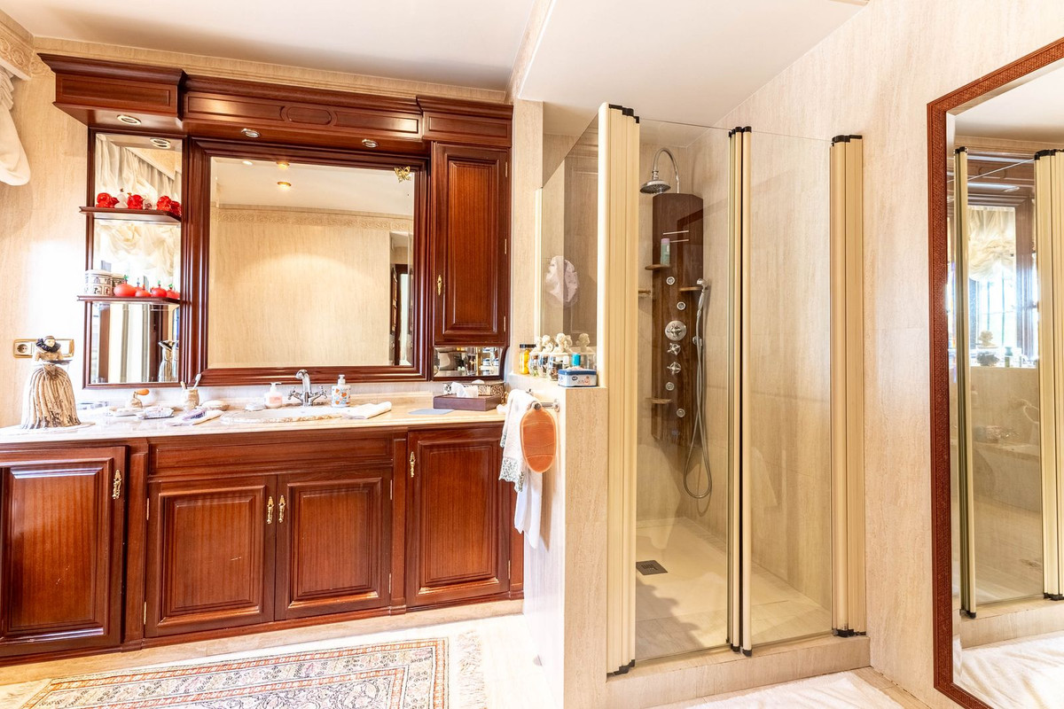 Se vende Villa - Chalet de 7 dormitorios en Costa Del Sol, Málaga, España