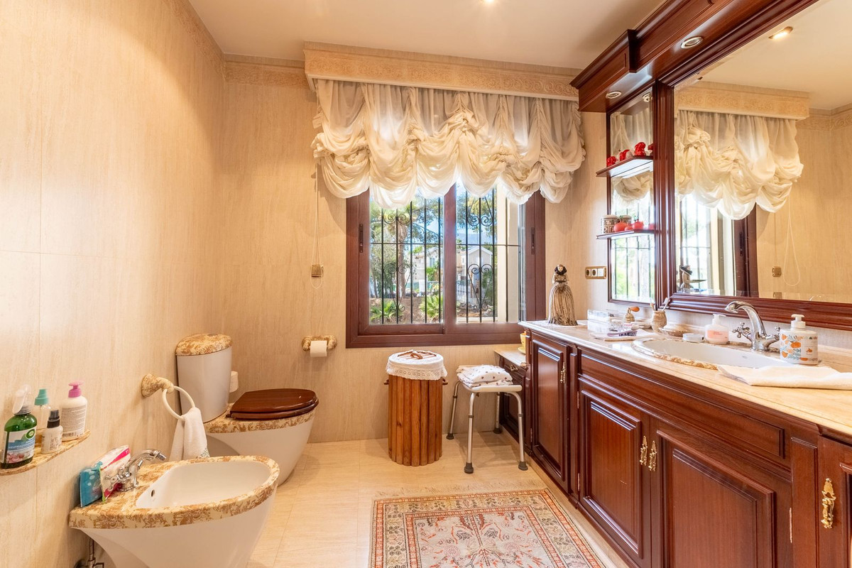 Se vende Villa - Chalet de 7 dormitorios en Costa Del Sol, Málaga, España