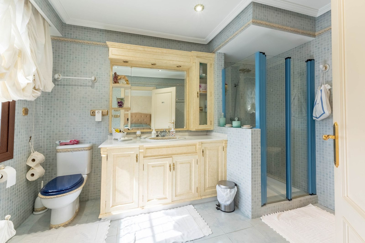 Se vende Villa - Chalet de 7 dormitorios en Costa Del Sol, Málaga, España