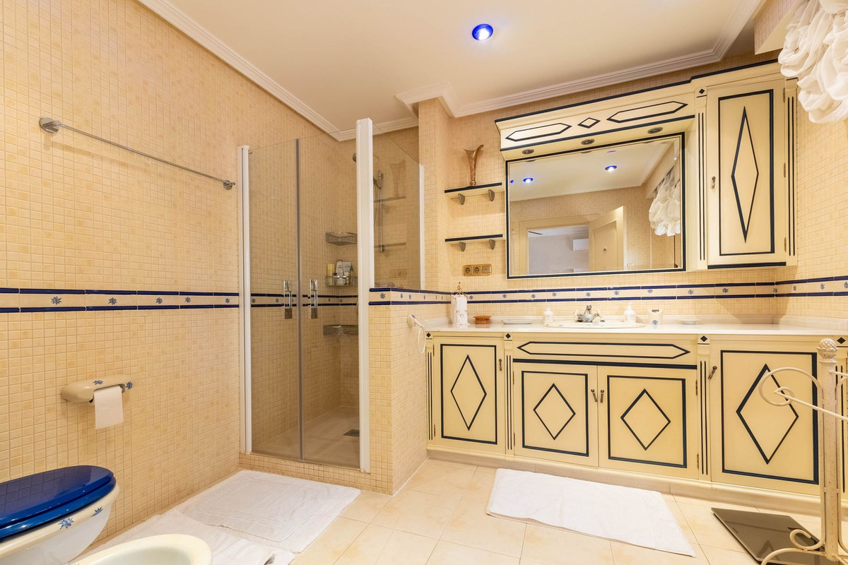 Se vende Villa - Chalet de 7 dormitorios en Costa Del Sol, Málaga, España