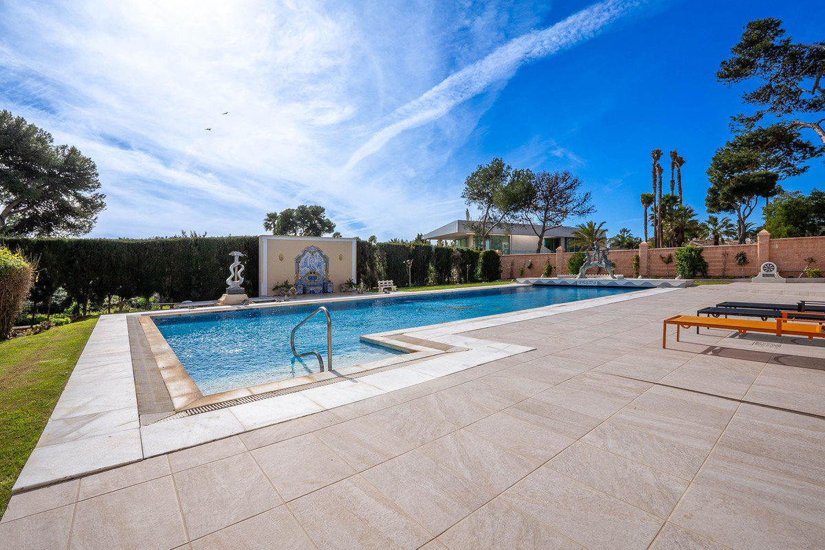 Se vende Villa - Chalet de 7 dormitorios en Costa Del Sol, Málaga, España