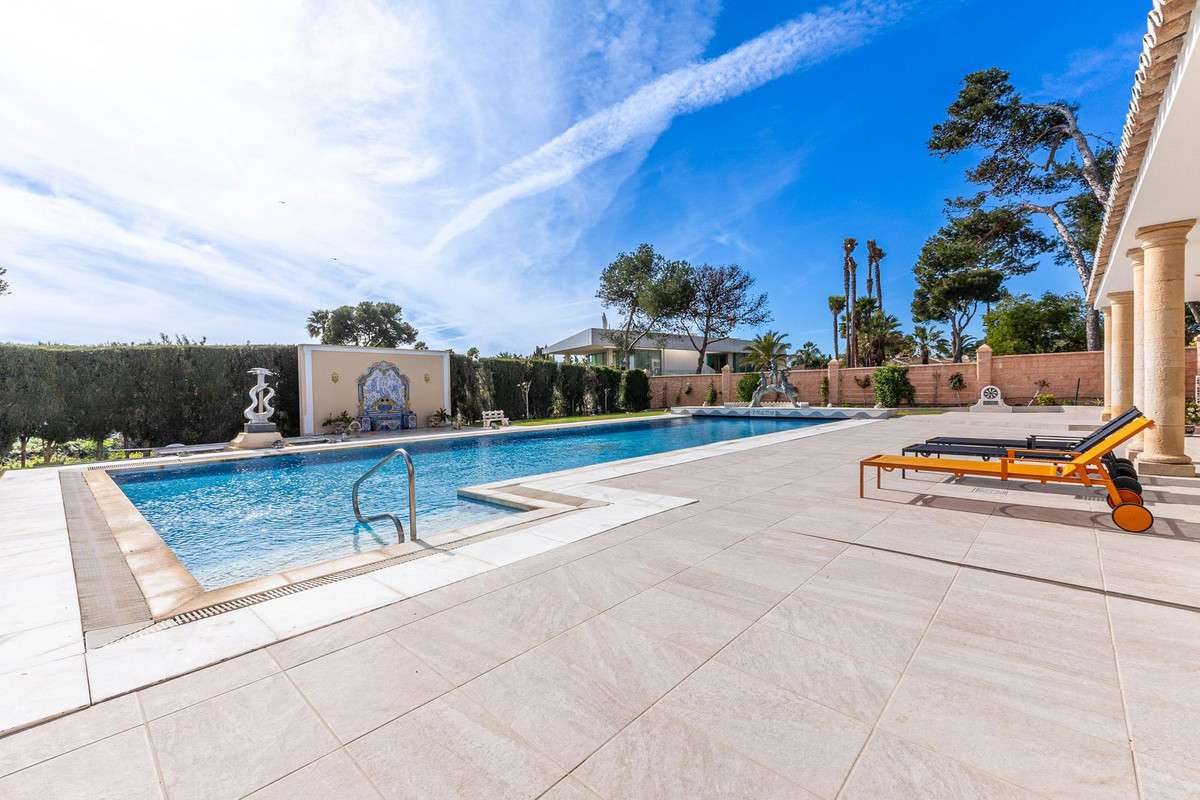 Se vende Villa - Chalet de 7 dormitorios en Costa Del Sol, Málaga, España