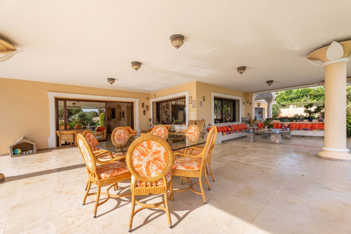 Se vende Villa - Chalet de 7 dormitorios en Costa Del Sol, Málaga, España