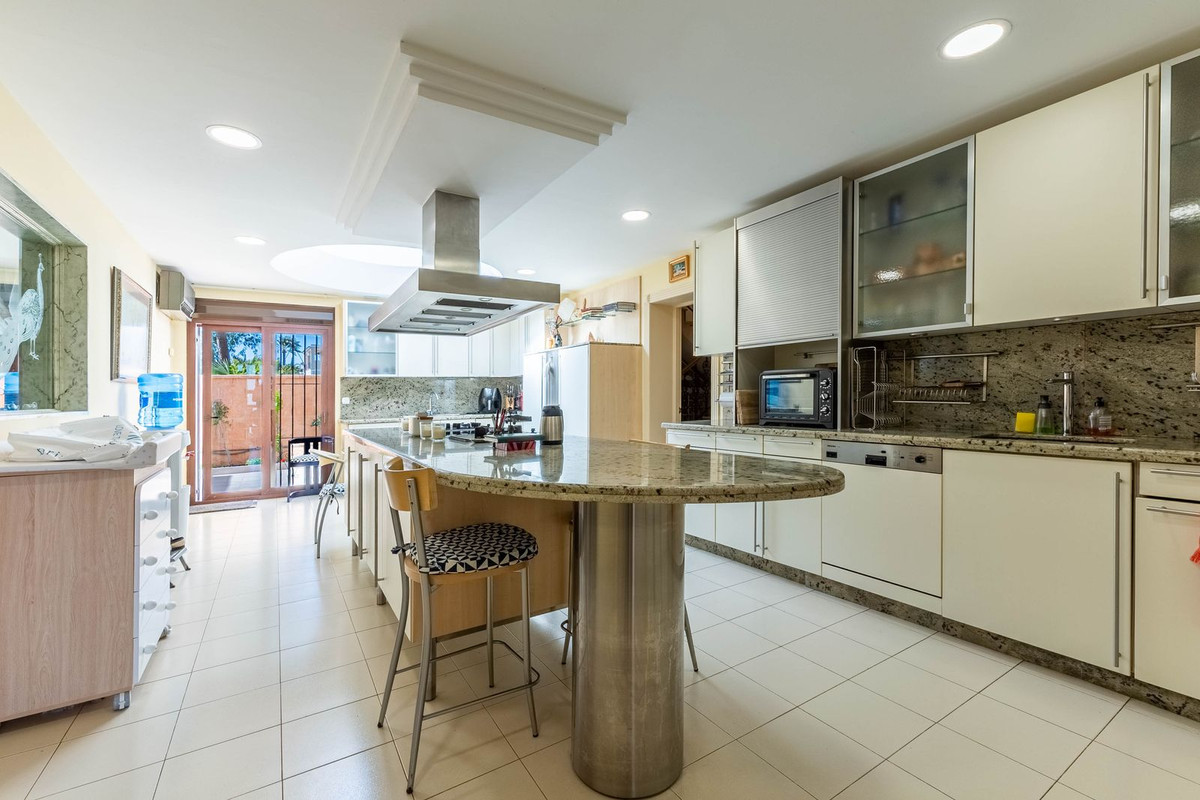 Se vende Villa - Chalet de 7 dormitorios en Costa Del Sol, Málaga, España