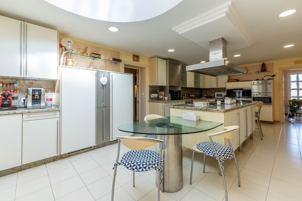 Se vende Villa - Chalet de 7 dormitorios en Costa Del Sol, Málaga, España