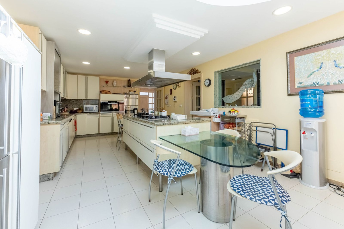 Se vende Villa - Chalet de 7 dormitorios en Costa Del Sol, Málaga, España