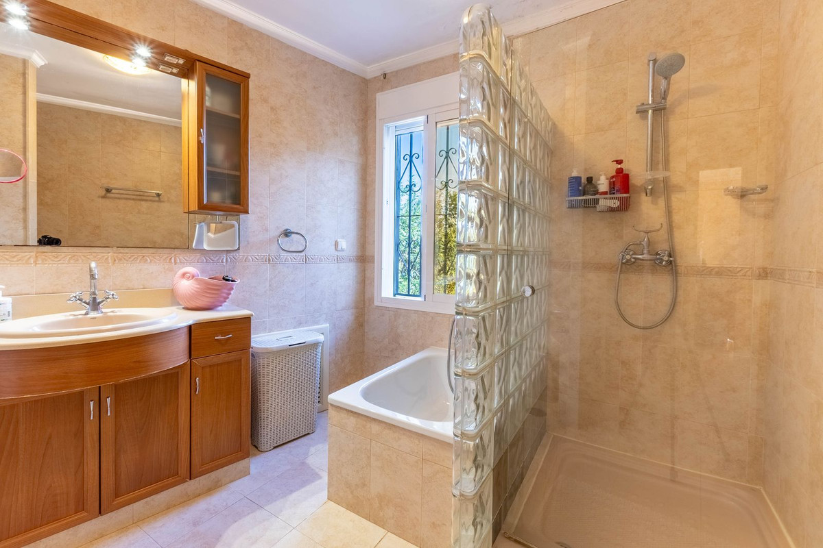 Se vende Villa - Chalet de 7 dormitorios en Costa Del Sol, Málaga, España