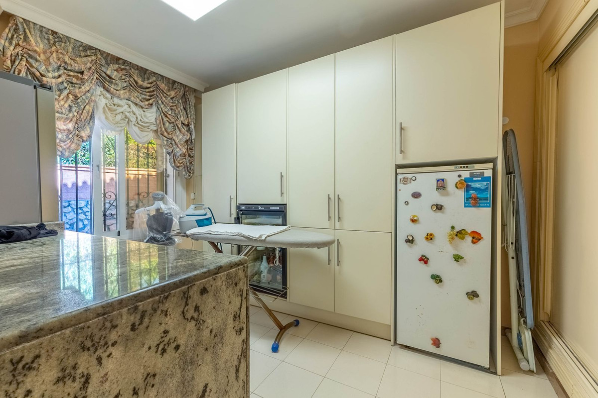 Se vende Villa - Chalet de 7 dormitorios en Costa Del Sol, Málaga, España