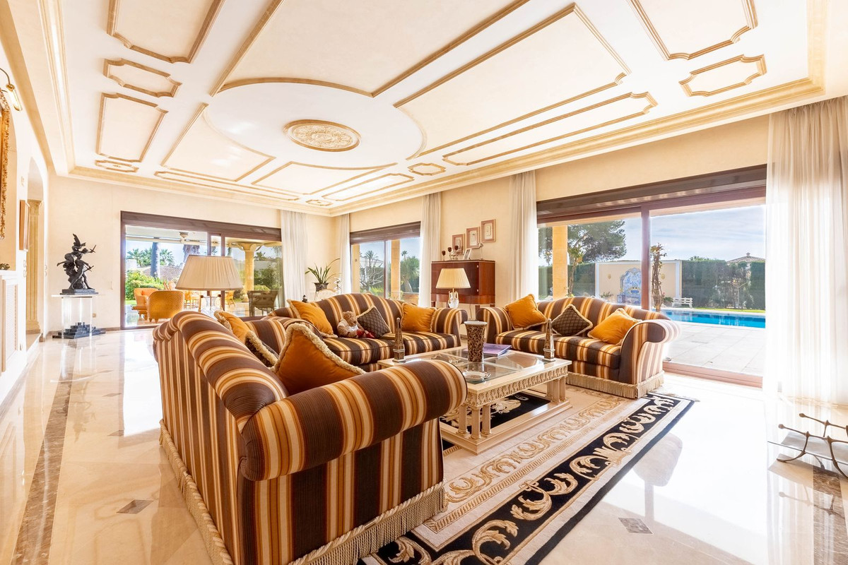 Se vende Villa - Chalet de 7 dormitorios en Costa Del Sol, Málaga, España
