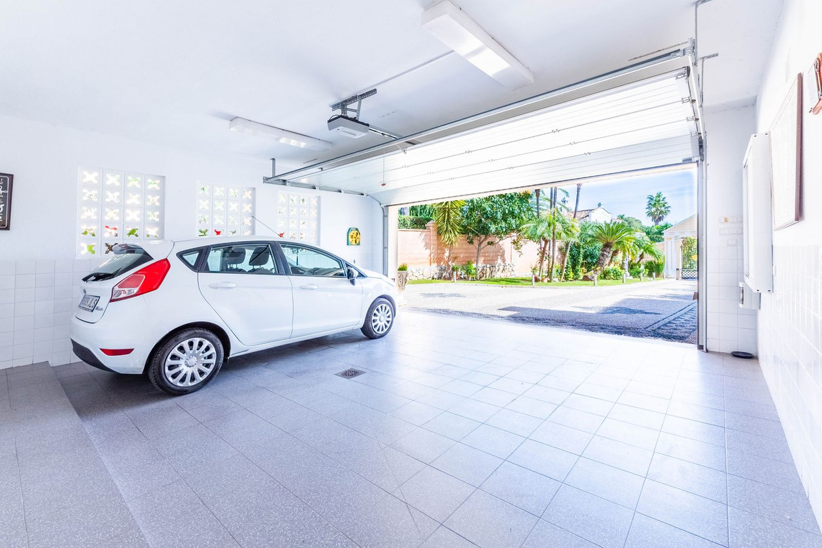 Se vende Villa - Chalet de 7 dormitorios en Costa Del Sol, Málaga, España