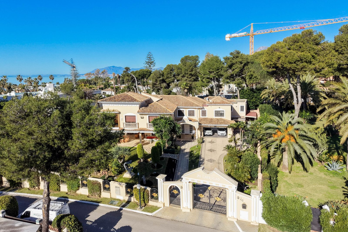Se vende Villa - Chalet de 7 dormitorios en Costa Del Sol, Málaga, España