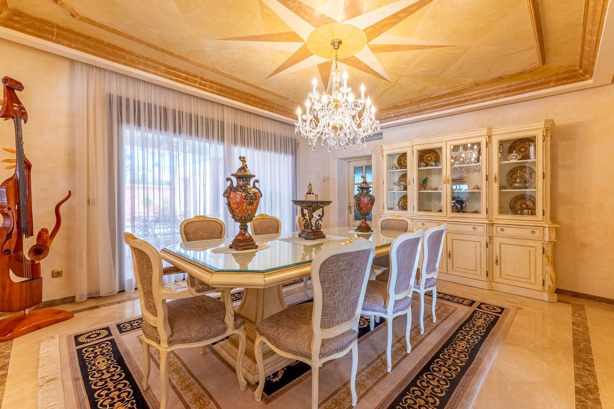 Se vende Villa - Chalet de 7 dormitorios en Costa Del Sol, Málaga, España