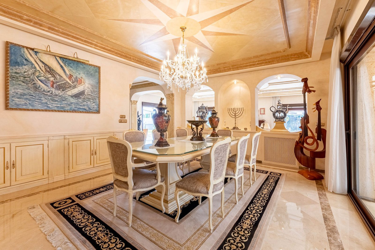 Se vende Villa - Chalet de 7 dormitorios en Costa Del Sol, Málaga, España
