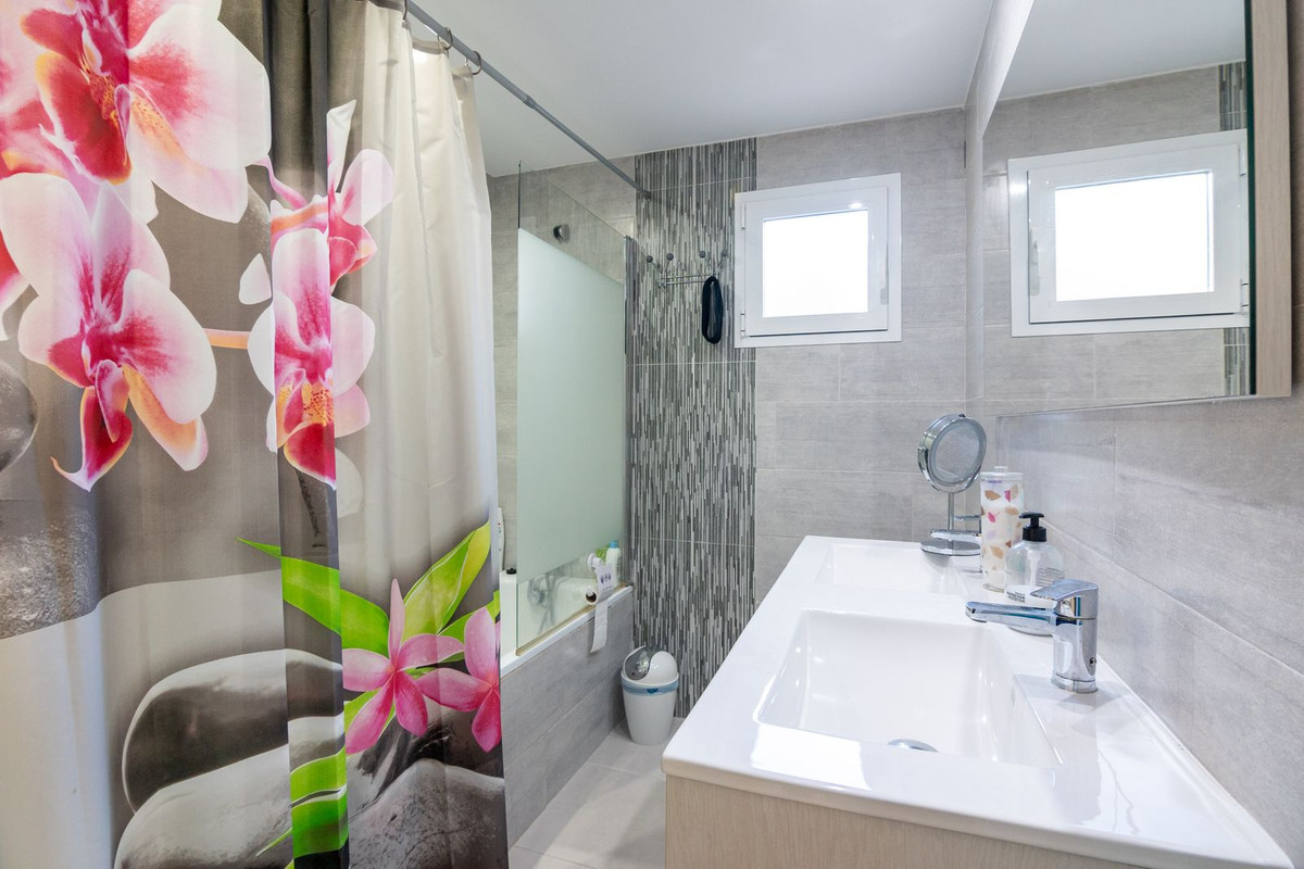 4 Bed Townhouse for sale in Estepona Costa Del Sol, Málaga, Spain