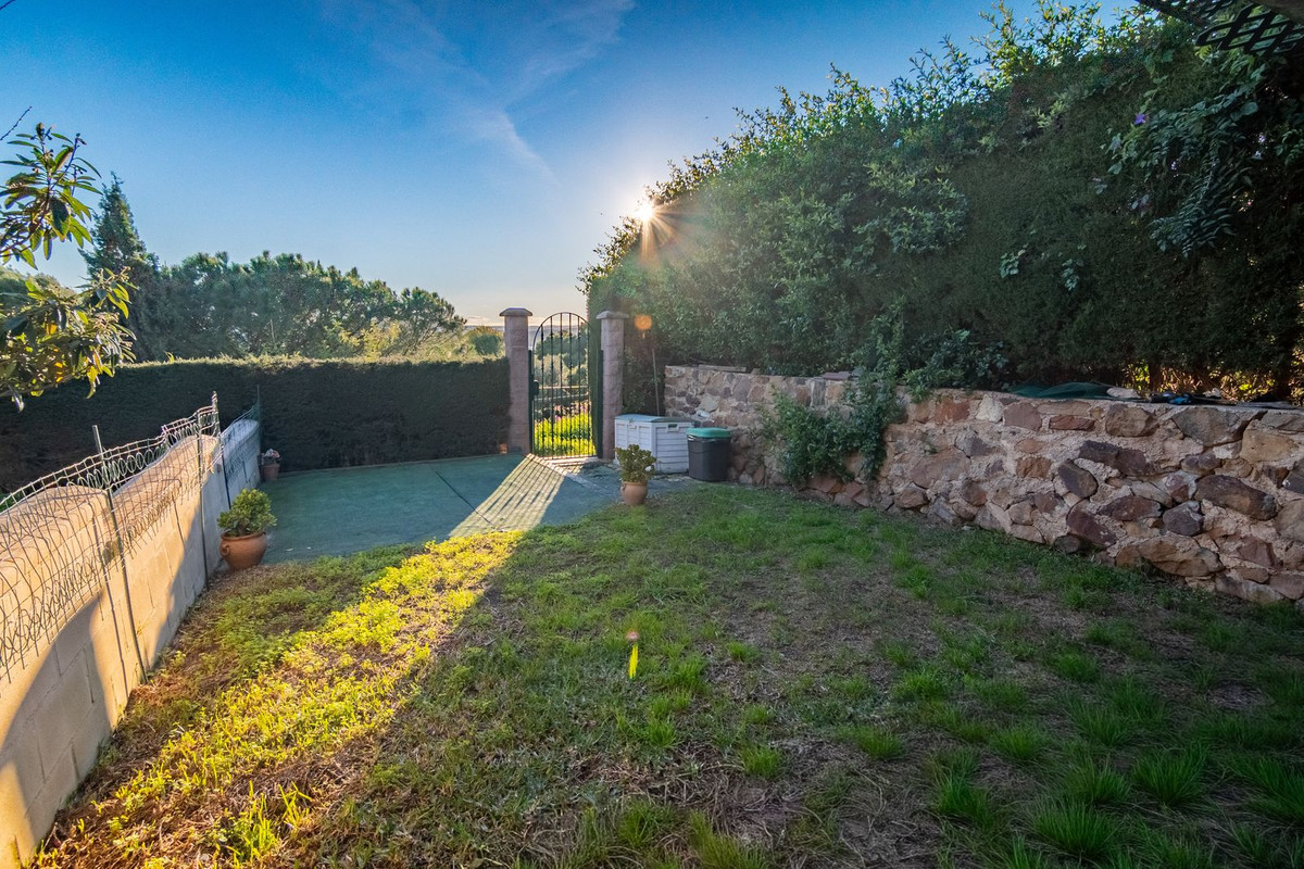 4 Bed Townhouse for sale in Estepona Costa Del Sol, Málaga, Spain