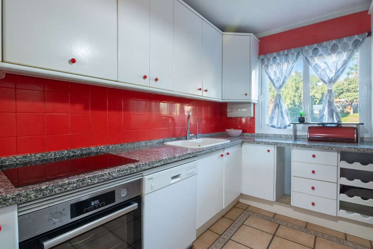4 Bed Townhouse for sale in Estepona Costa Del Sol, Málaga, Spain