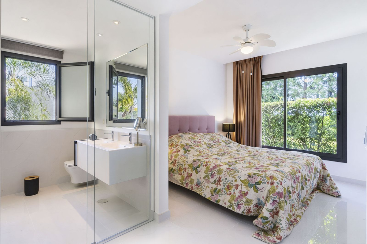 3 Bed Apartment for sale in New Golden Mile Costa Del Sol, Málaga, Spain