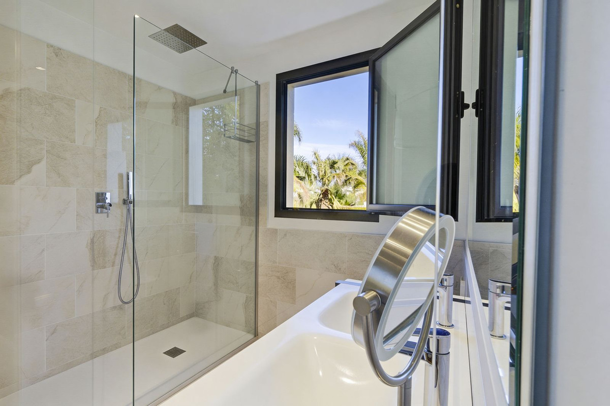 3 Bed Apartment for sale in New Golden Mile Costa Del Sol, Málaga, Spain
