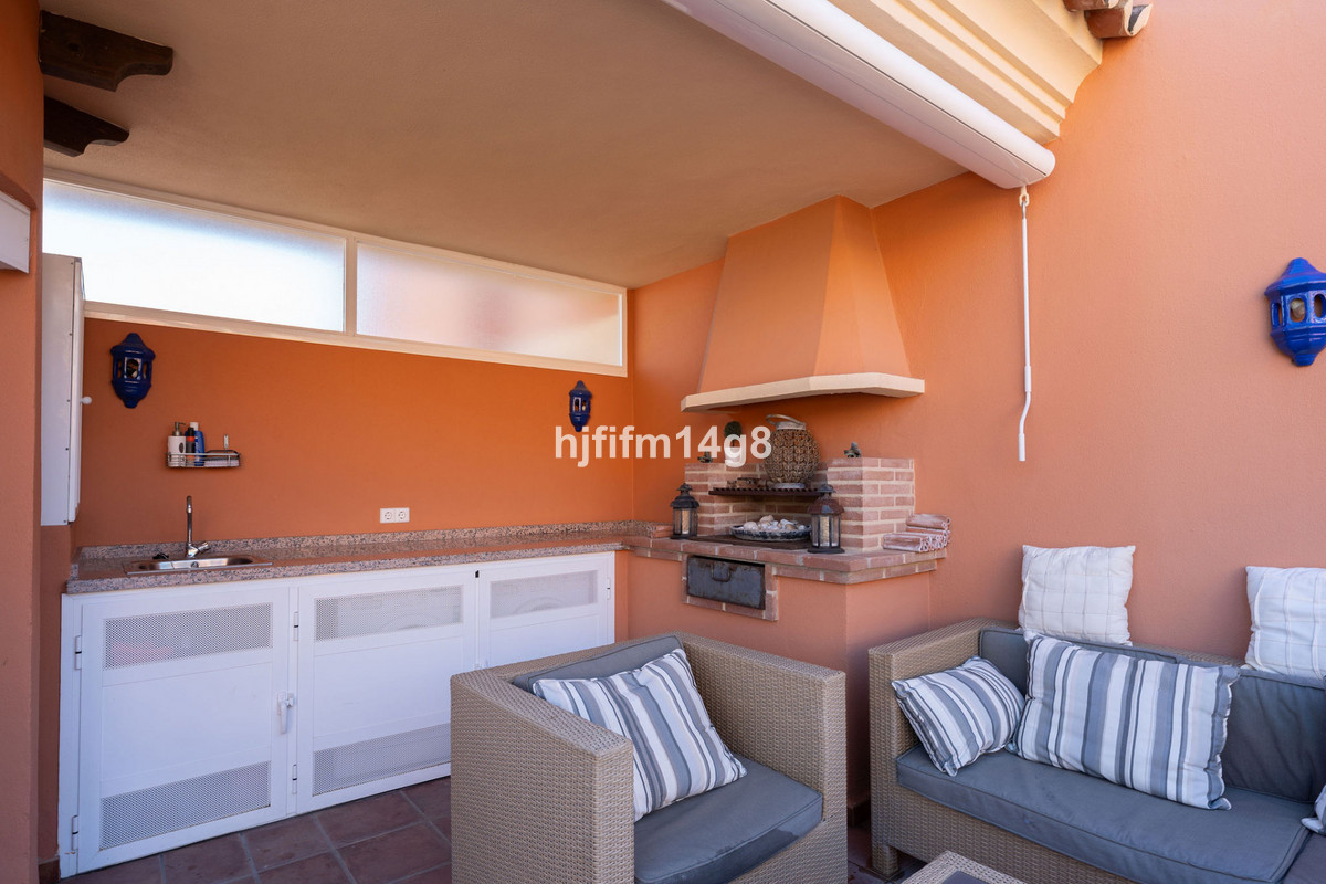 3 Bed Apartment for sale in Nueva Andalucía Costa Del Sol, Málaga, Spain