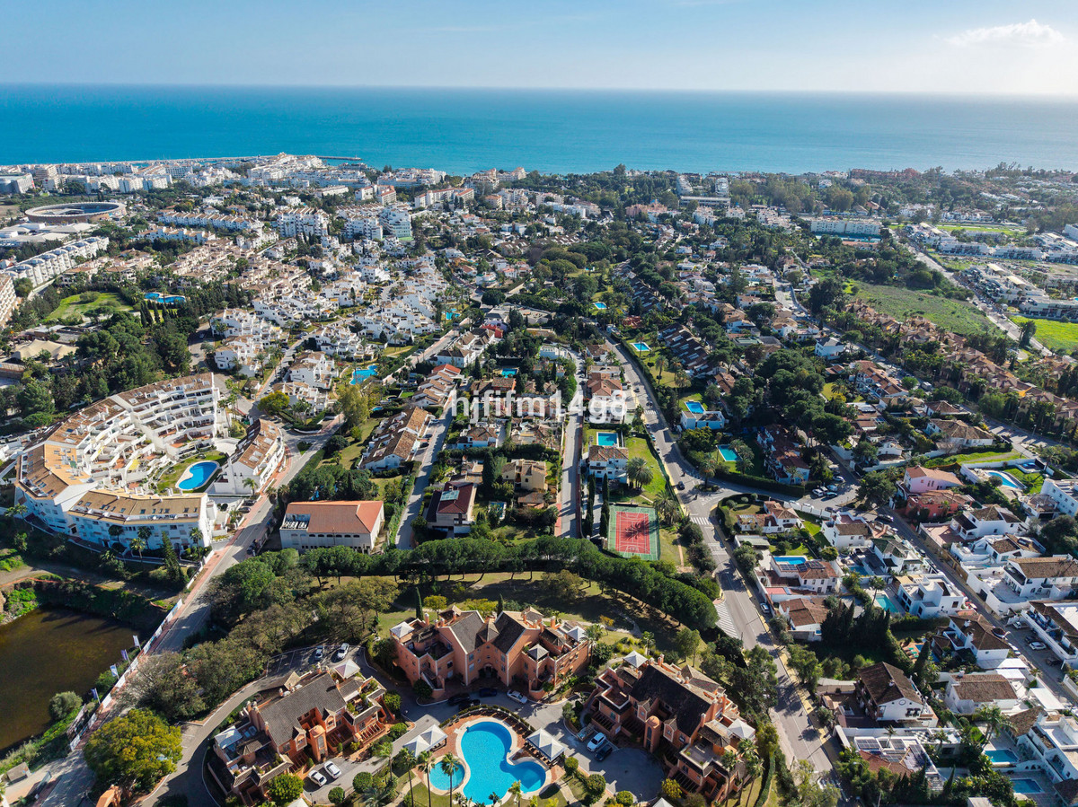 3 Bed Apartment for sale in Nueva Andalucía Costa Del Sol, Málaga, Spain
