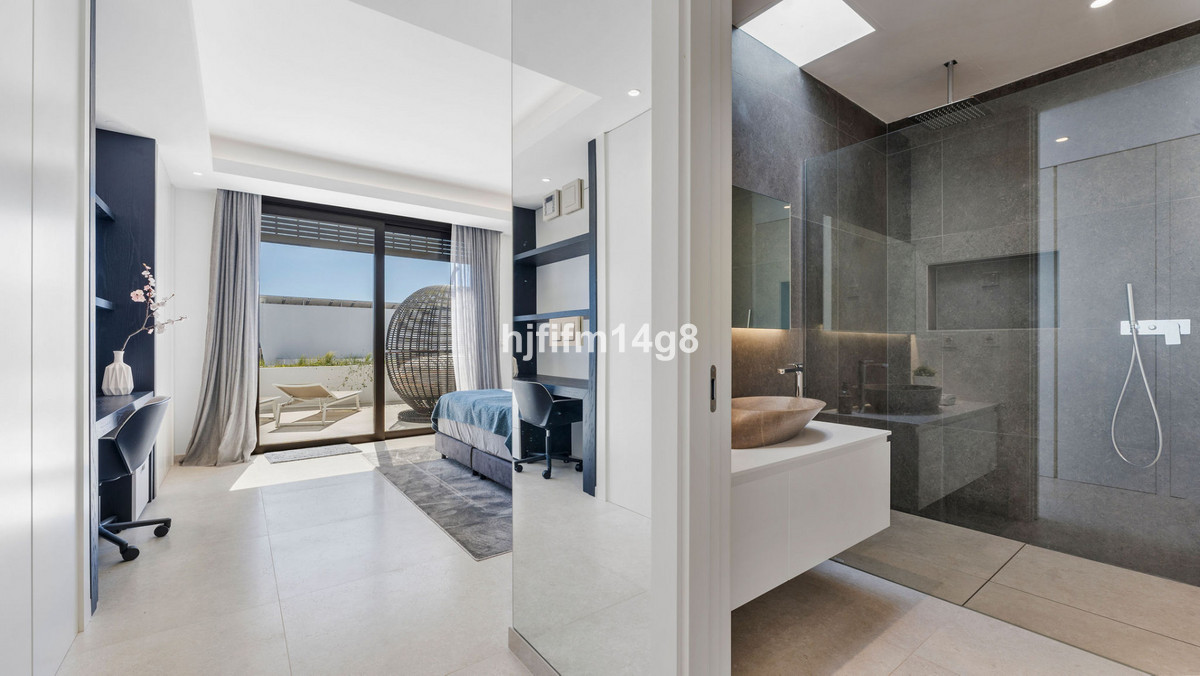 Se vende Villa - Chalet de 5 dormitorios en Costa Del Sol, Málaga, España